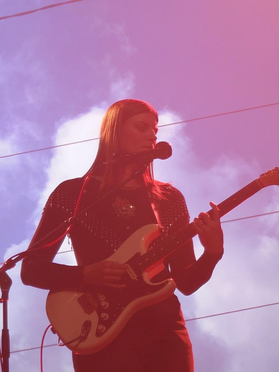 MIDWIFE shares new single / video “Signs”