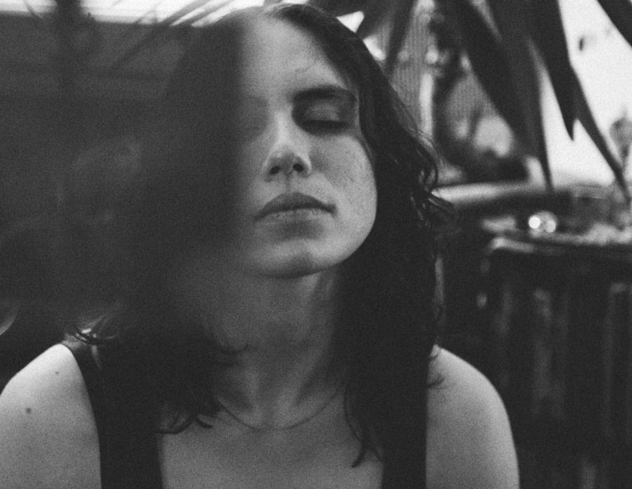 Kathryn Mohr releases brilliant new album “Carve”